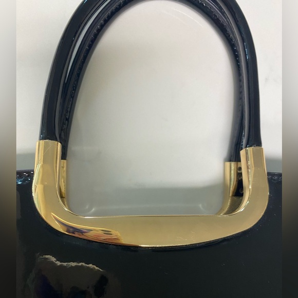 Woman’s Faux Patent Leather Poppy & Butterfly Print Black Tote Handbag - Picture 16 of 16